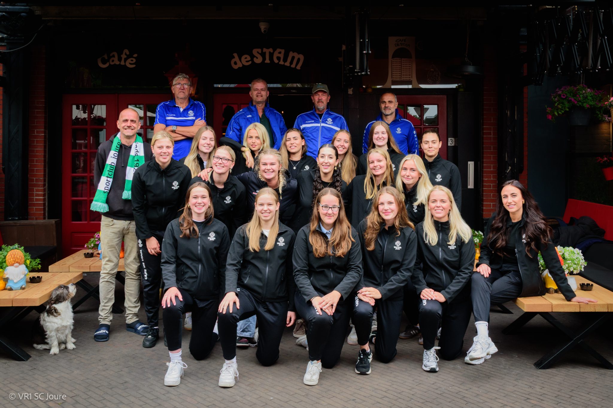 Cafe de Stam nieuwe kledingsponsor van Vrouwen 1 - Sc Joure